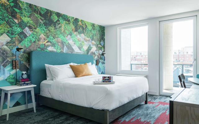Canvas Moncton, Tapestry Collection by Hilton