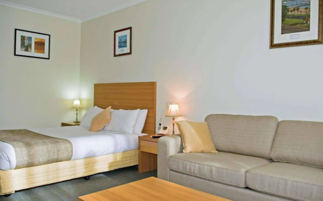 Admiralty Inn