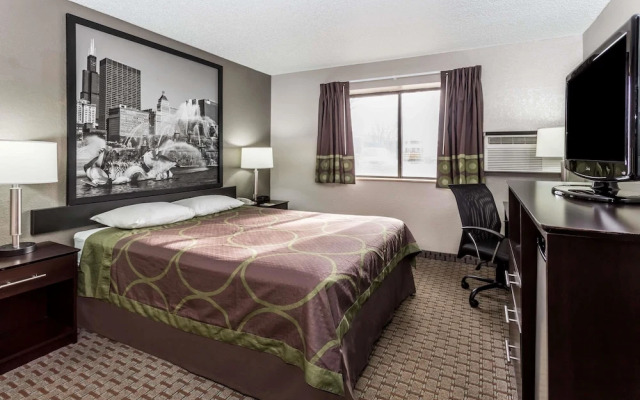 Super 8 Mundelein/Libertyville Area