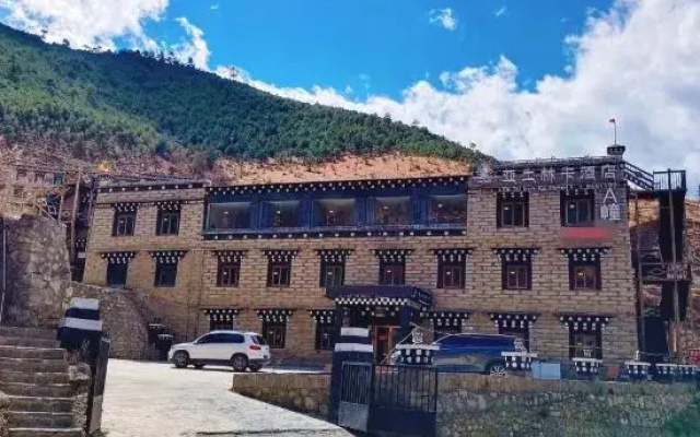 Daocheng Yatulinka Hotel (Daocheng Yading Visitor Center)