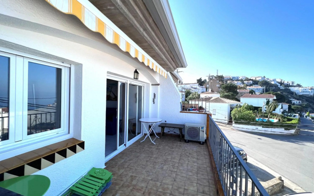 Bonito apartamento con vistas al mar y piscina