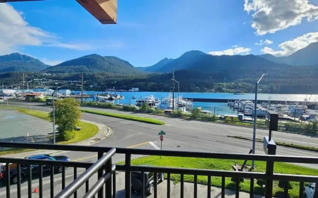 Breakwater Inn