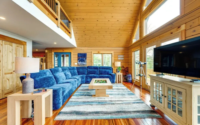 Mtn-view Deck: Scenic Conway Log Cabin!