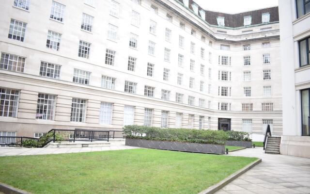Отель Central London 1 Bedroom Flat With Spa Access Великобритания, Лондон - отзывы, цены и фото номеров - забронировать отель Central London 1 Bedroom Flat With Spa Access онлайн вид на фасад