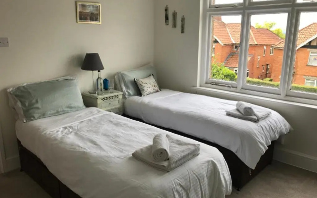 Rie's Retreat - The Emerald room