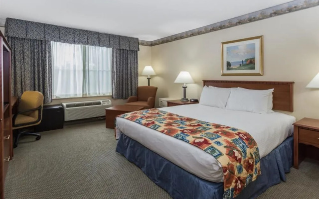 Baymont Inn & Suites Waterford/Burlington Wi