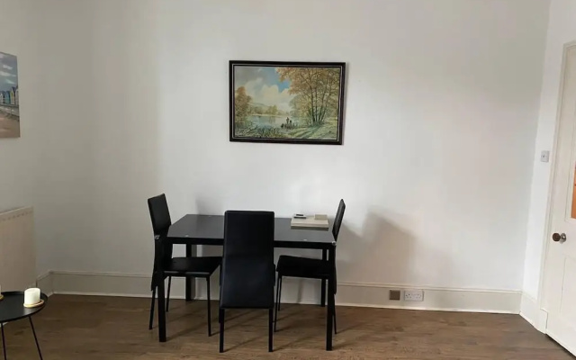 Apartment - Sleeps2 - City Centre - Parking - Yard