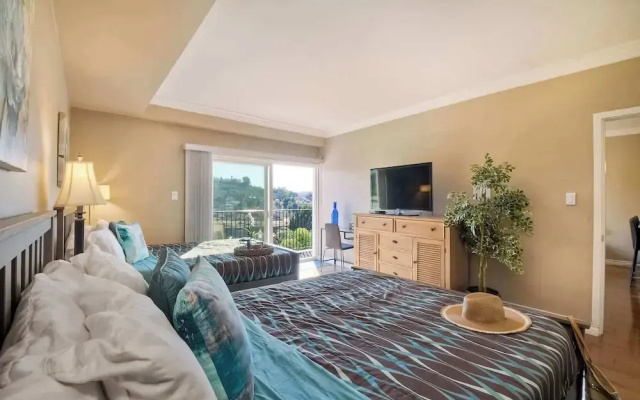 Southern Exposure w/ Private Balcony
