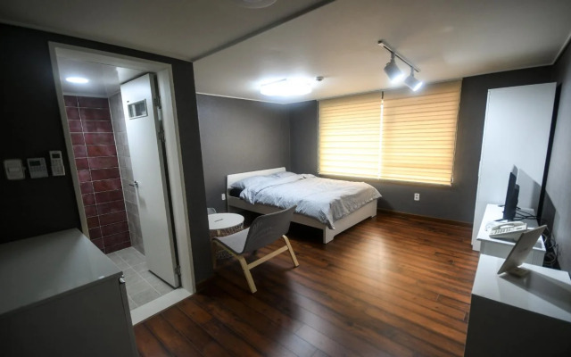 BLUEHUM Guesthouse - Hostel