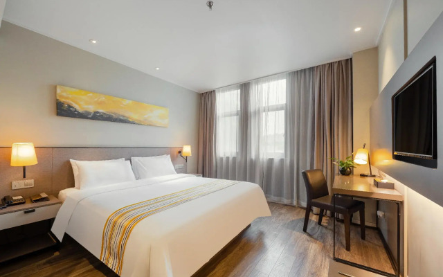 SKYBIRD Hotel (Shanghai International Resort - Chuansha Metro Station Store)