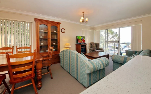 Sunset Towers, Unit 11/25 Donald Street