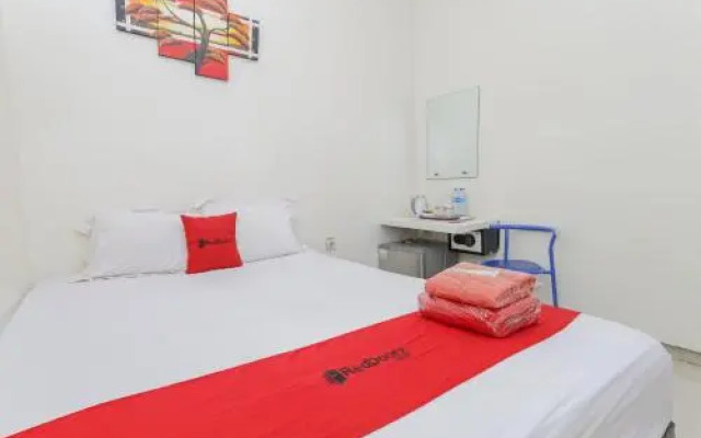 Reddoorz Plus At K23 Rungkut Madya