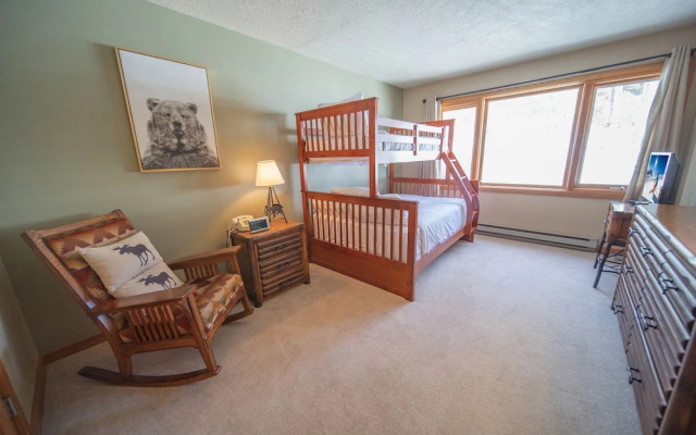 Lenawee 1738 by SummitCove Vacation Lodging
