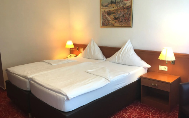 Caravelle Hotel im Park