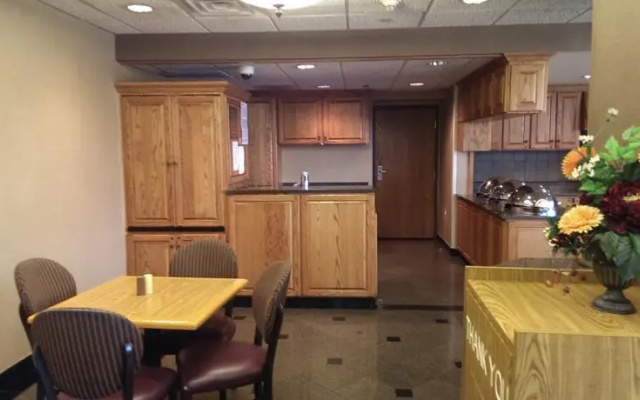 Rodeway Inn & Suites Denver