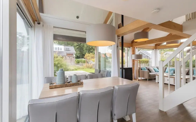 Beachside Modern Holiday Home for 6