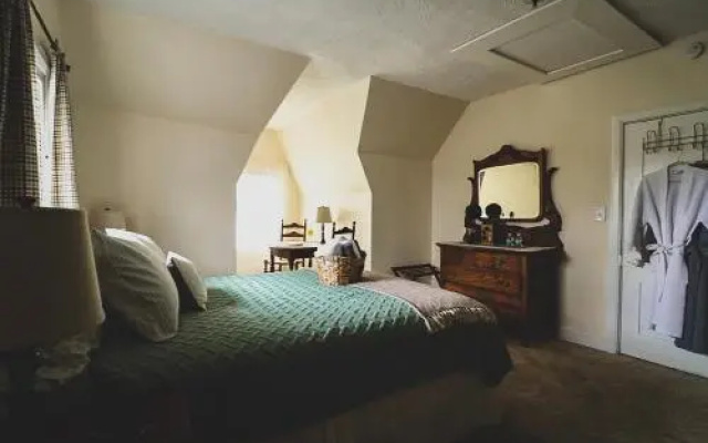 The House at Seven Oaks