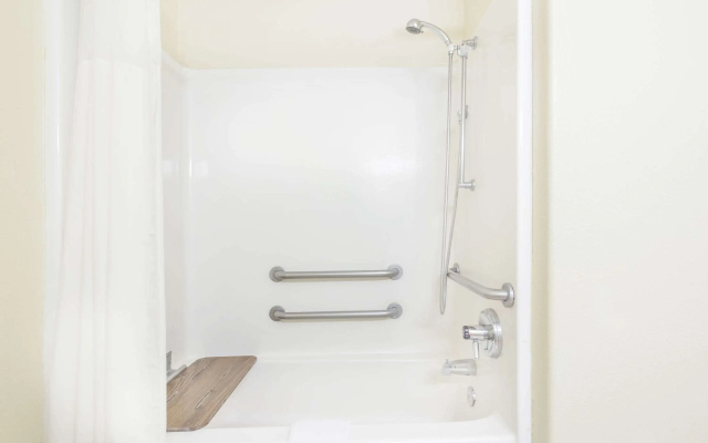 Days Inn & Suites by Wyndham Lordsburg
