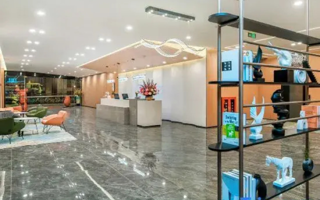 R ROYALSS HOTEL(Chengdu Jinniu Wanda North Railway Station）)