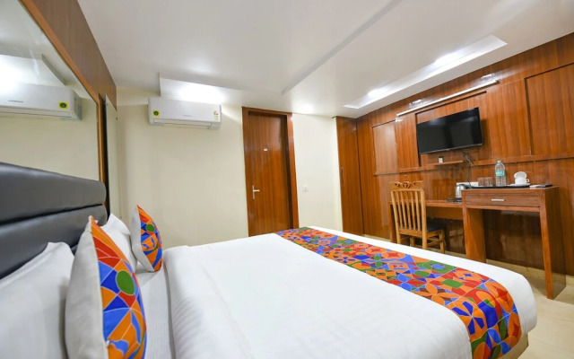 Fabhotel Mona International