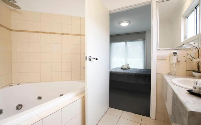 Apartments 521