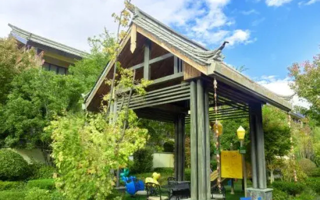 Shirley villa garden holiday villa