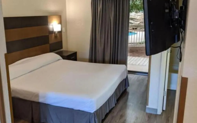 Atrium Inn