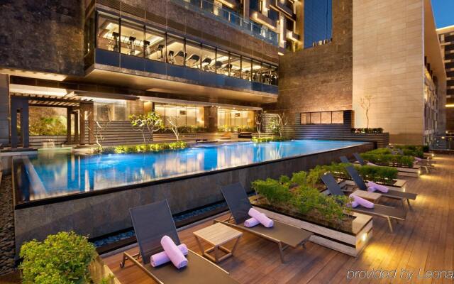 The Leela Ambience Convention Hotel, Delhi вид на фасад
