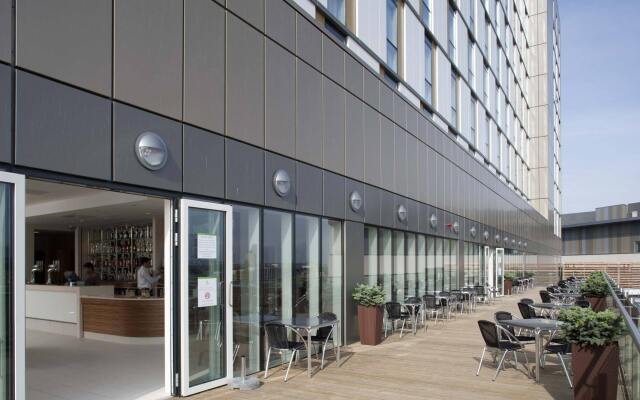 Отель Holiday Inn London - Stratford City вид на фасад