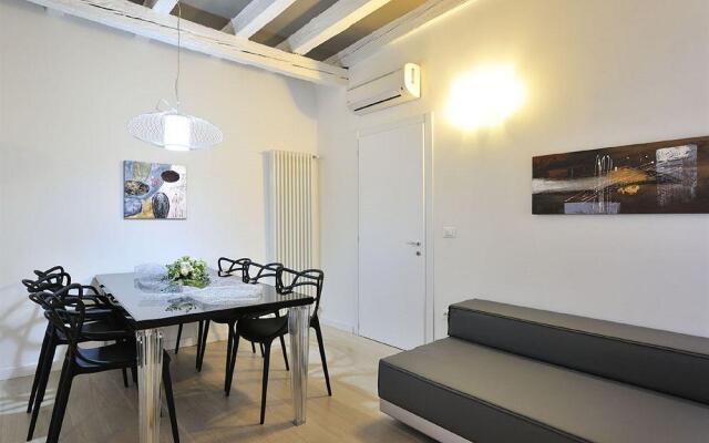 Venice Grand Canal Style Apartment 2