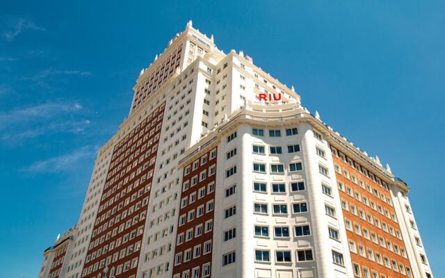 Hotel RIU Plaza Espana вид на фасад