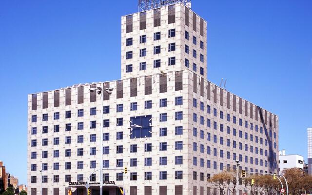 Отель Catalonia Barcelona Plaza вид на фасад