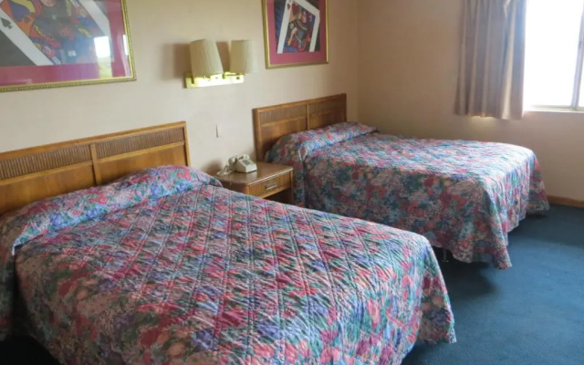 Travelers Inn