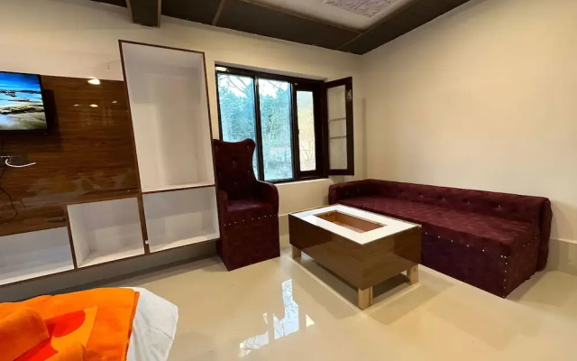 OYO 71096 Shabnam Resorts