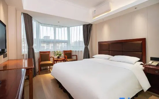 Starway Hotel (Zhengzhou Zhongyuan Wanda Plaza Municipal Central Hospital)
