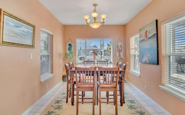 Saltwater Taffy by Silver Sands Vacation Rentals