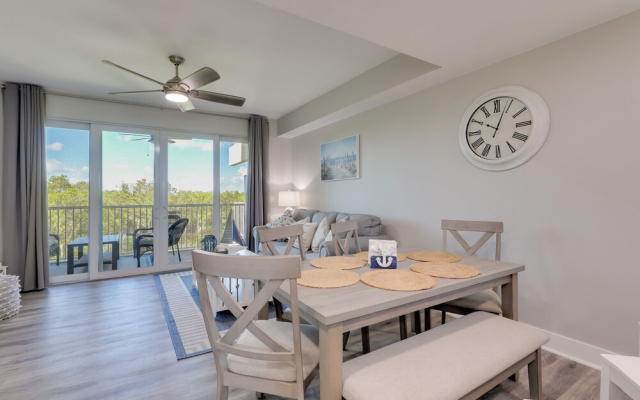 1 Mi to Beach: Coastal-zen Ruskin Retreat!