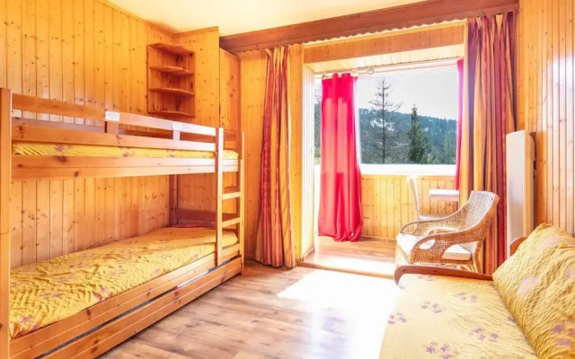 Alpine Comfort With Balcony Views