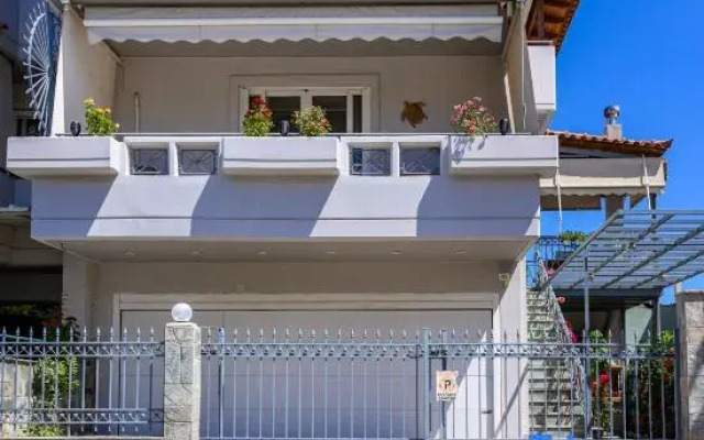 Lovehome-4BD Villa with views-15´~airport, 10´~MEC AE, 2´~bus stop,10´~Suburban Railway