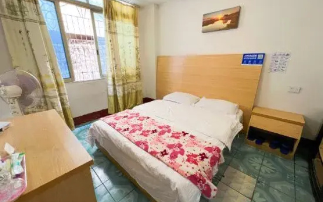 Yiqun Hotel