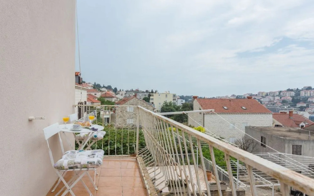 Ellu Apartments
