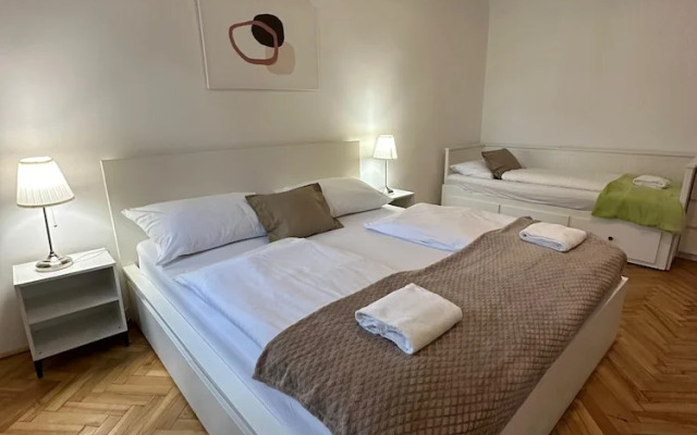 Comfy Apt Long Stay 5P Margareten