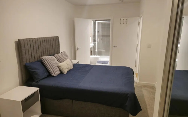 Luxurious 2-bed Haven in the Heart of Barking