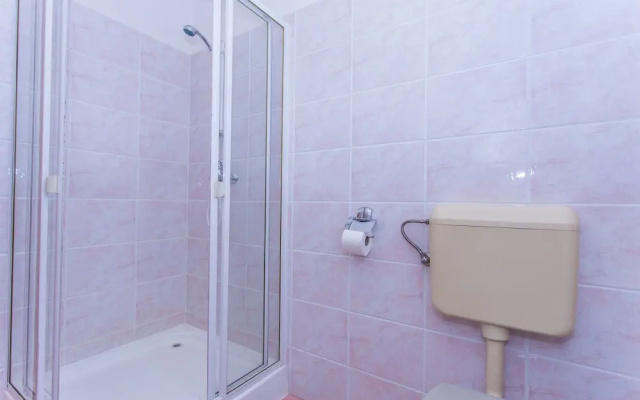 Apartments and Rooms Slavica