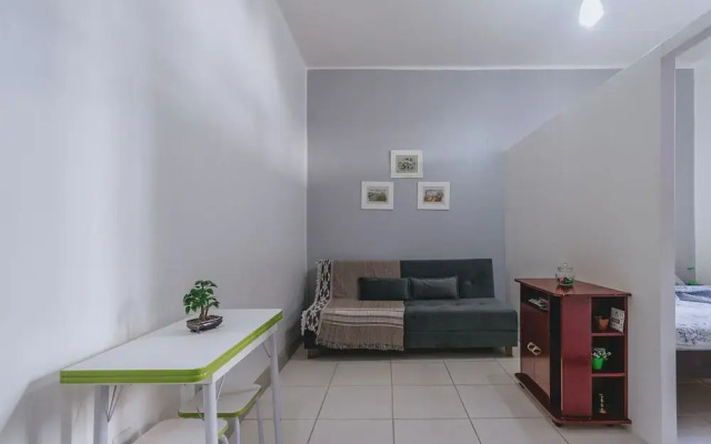 Studio com Wi-fi e Ar a 45m da Praia de Copacabana