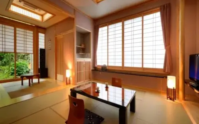 Yokobori Onsen Shiunkaku