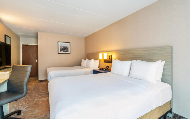 Comfort Inn Highway 401