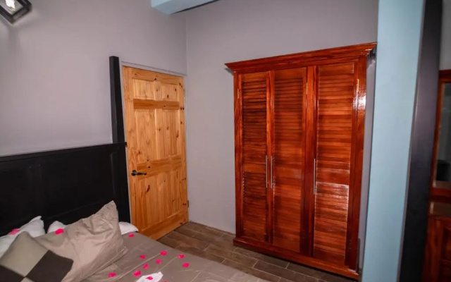 Topaz Apartment Villa - Piton View