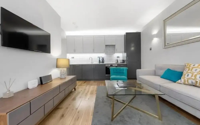 Modern London Nell Gwynn House Apartment