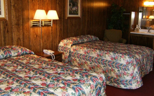 Super 7 Inn Cadiz